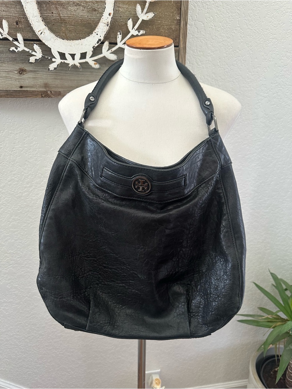 Tory Burch black textured leather shoulder hobo bag gunmetal hardware
